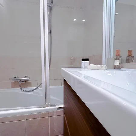 Apartament Saint Roch 2 - Confortable, Lumineux, Garage, Gare A 300m Antibes