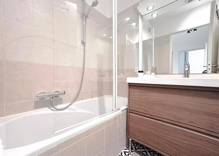 Saint Roch 2 - Confortable, Lumineux, Garage, Gare A 300m